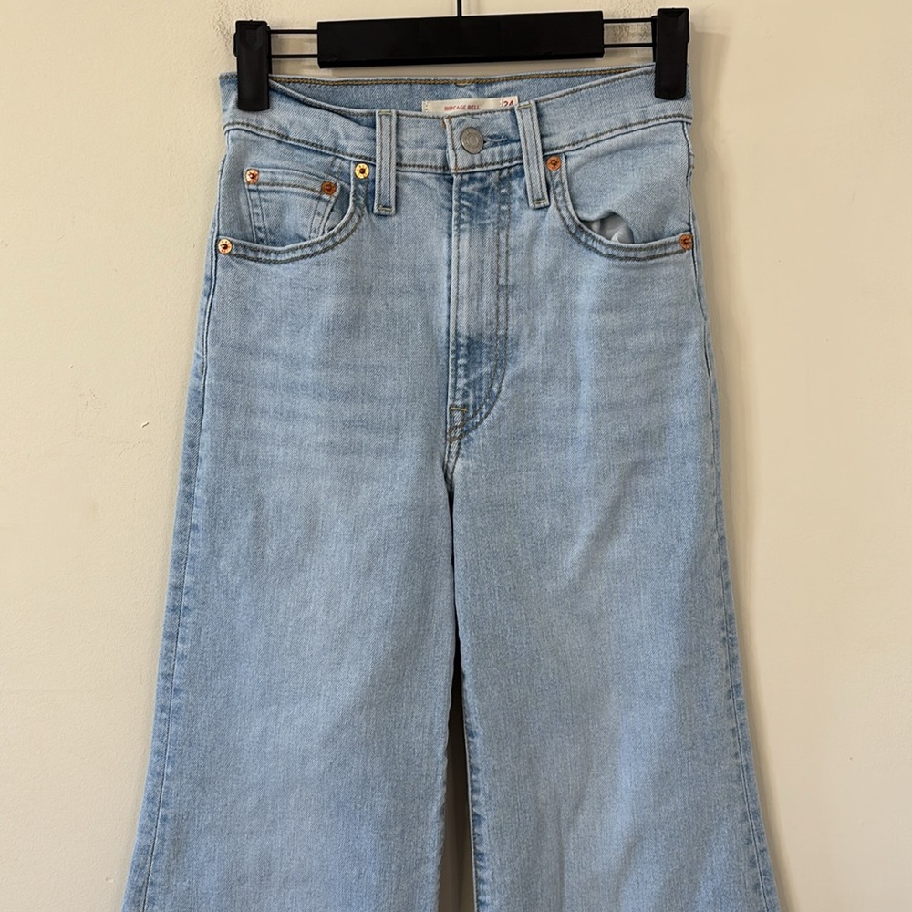Levi’s Ribcage Bell Sits Well Together Light Wash Size 24 - Picture 3 of 14